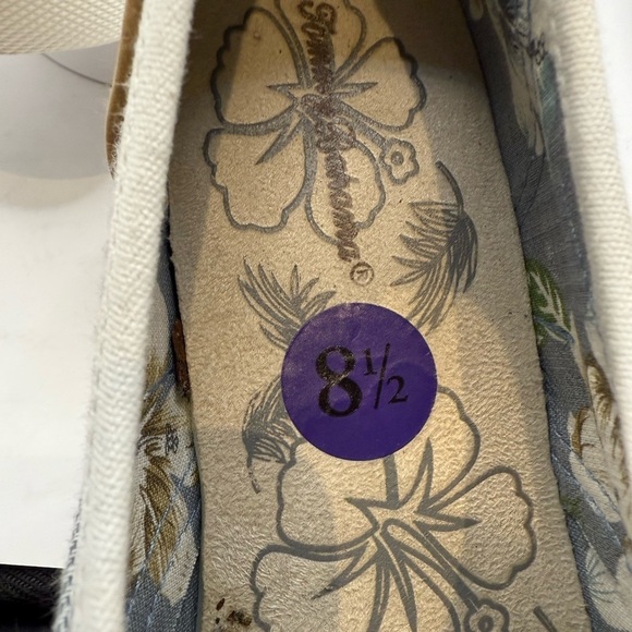 Tommy Bahama Women's Gray and white Striped Sneakers size 8.5 - Picture 8 of 10